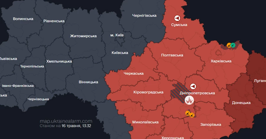 Во многих регионах Украины объявили тревогу, в Каменском раздался взрыв