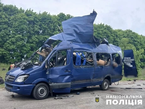 На Сумщине россияне ударили по рейсовому автобусу - 9 человек погибли, 4 ранены