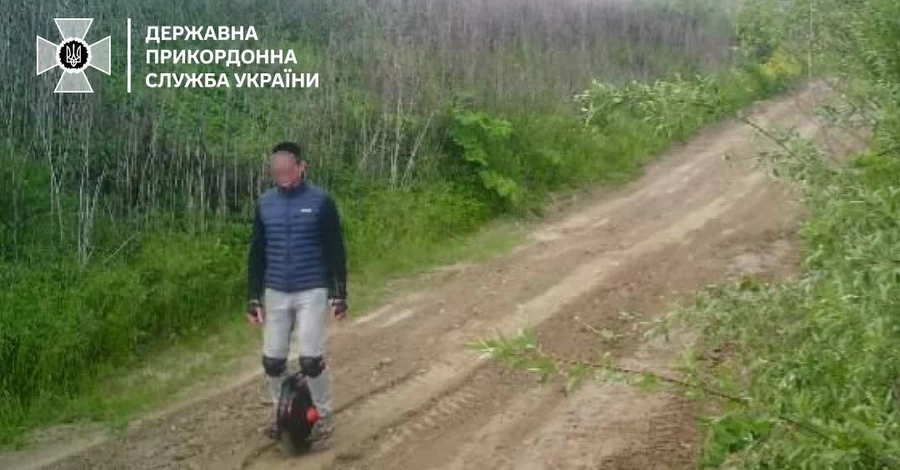 На границе со Словакией задержали нарушителя на моноколесе