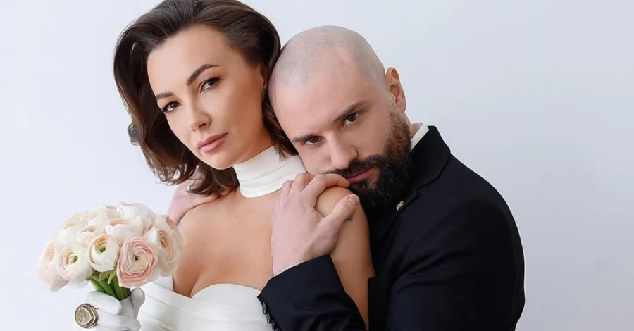 Экс-супруга Розового рассказала, как узнала о его изменах: После ранения женам отдают вещи