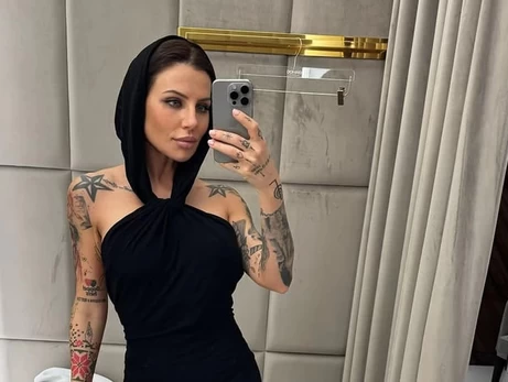 Блогер Анна Алхім, проти якої порушили три кримінальні справи, пообіцяла більше не слухати Тіматі та Басту