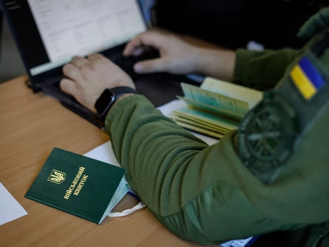 У Харкові чоловік наклав на себе руки в будівлі ТЦК (оновлено)