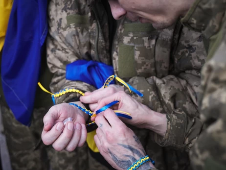 Додому з полону повернувся боєць, доньку якого у березні вивезли з окупації