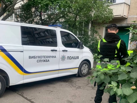 В Киеве на Оболони мужчина бросил гранату из окна многоэтажки 