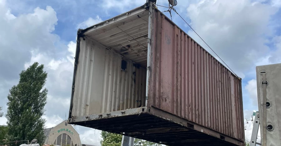 Комунальники демонтували ринок біля Центрального вокзалу Києва