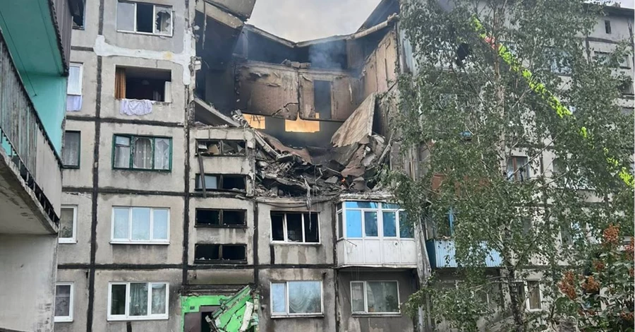 Россияне ударили беспилотником по пятиэтажке в Донецкой области, есть раненые