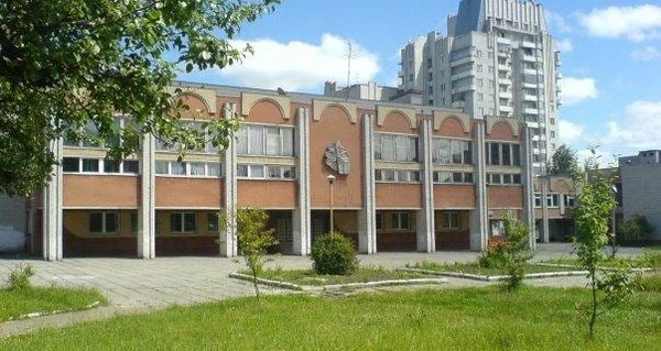 Во львовском лицее ученики веселились под песни Моргенштерна