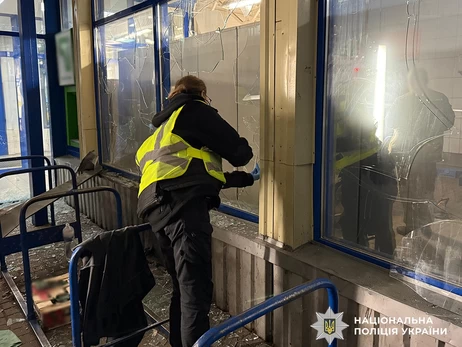 В Житомире возле супермаркета мужчина бросил в людей гранату, есть травмированные