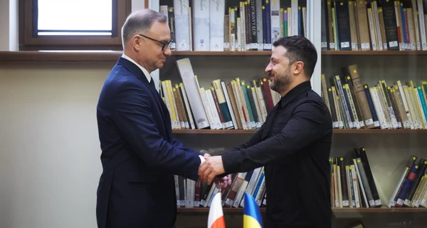 Зеленський зустрівся з Дудою після заяви про “бандерівські пов’язки”