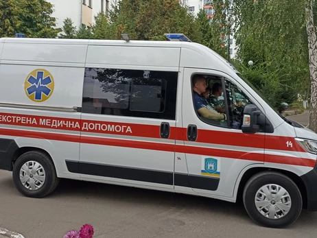 Россияне атаковали дронами медицинский автомобиль в центре Херсона - есть жертвы и раненые