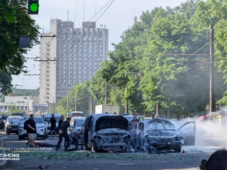 Росія вдарила по центру Сум, є загиблі, серед поранених діти 