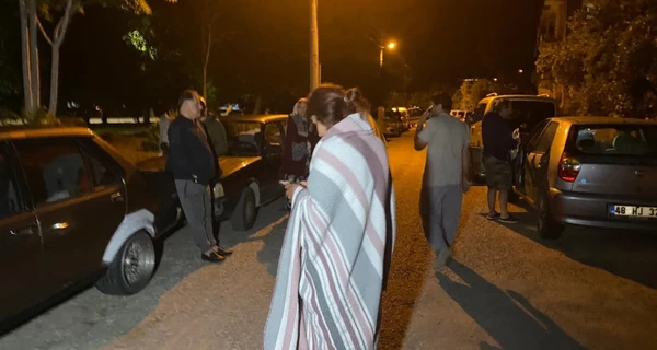 В результате землетрясения в Турции пострадали 69 человек, погибла девочка