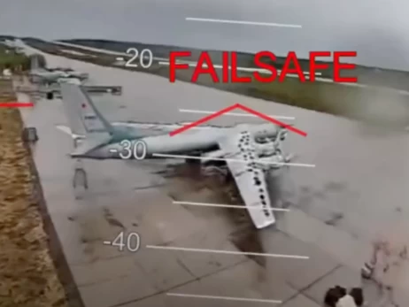 СБУ показала видео десятков горящих российских самолетов