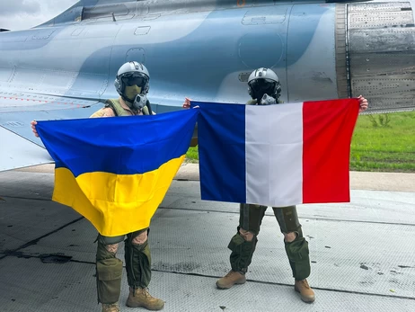Истребители Mirage 2000 пролетели над Черным морем, 
