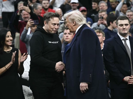Акції Tesla рекордно обвалилися після того, як Маск звинуватив Трампа у секс-торгівлі 