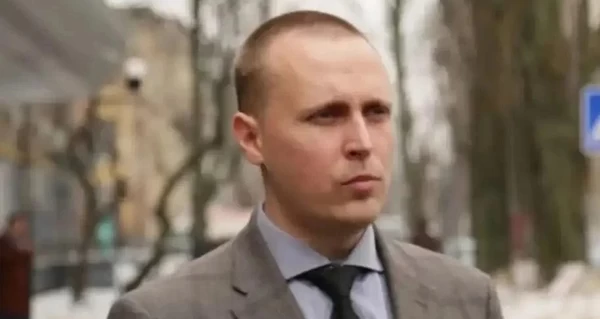 Керівник підрозділу детективів НАБУ та кандидат на директора БЕБ Скомаров приховав російське громадянство батька, який має бізнес в 