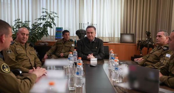 Міністр оборони Ізраїлю пообіцяв зупинити корабель з Гретою Тунберг, що пливе в Газу