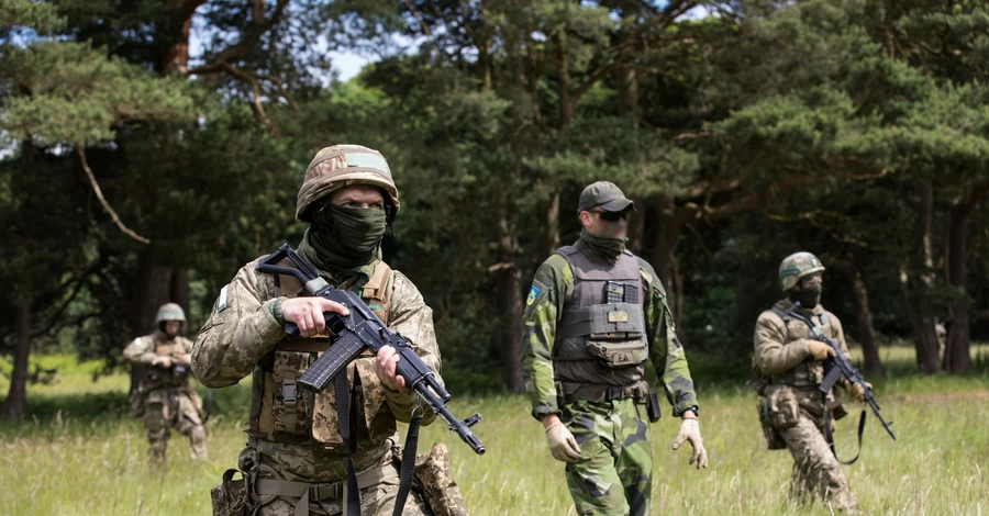 Основной удар России ночью был направлен на один из украинских аэродромов, - Игнат