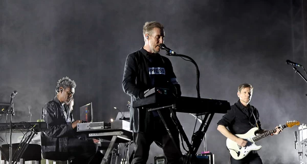 На концерті Massive Attack у Лондоні показали кадри з Києва, а глядачі прийшли із прапорами Палестини
