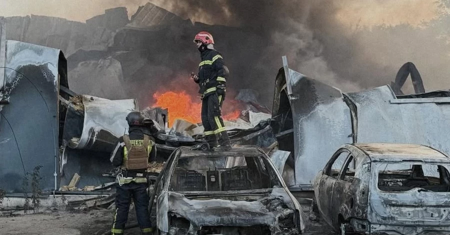 Під час атаки на Київ згоріли три автомобілі фонду Притули