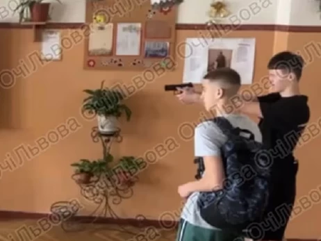 Девятиклассник во львовской школе стрелял из пневматики в своего одноклассника – полиция проводит проверку