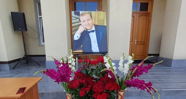 Із солістом Одеської опери, який загинув на Сумщині, попрощалися у рідному місті на Житомирщині