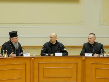 Шмигаль доручив прискорити бронювання священнослужителів