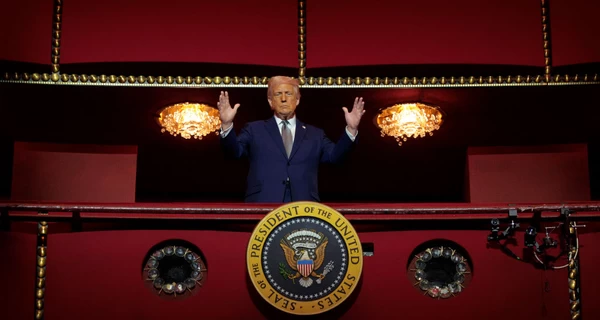 Аплодували та свистіли: поява Трампа у театрі викликала неоднозначну реакцію