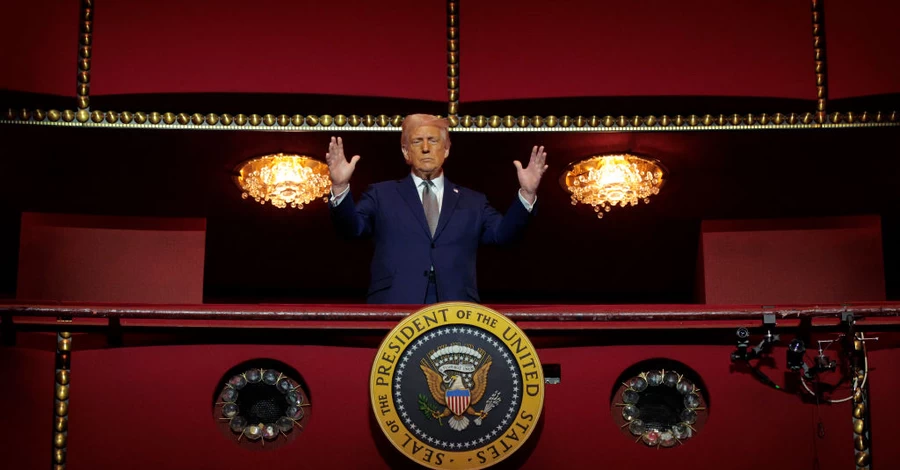 Аплодировали и свистели: появление Трампа в театре вызвало неоднозначную реакцию