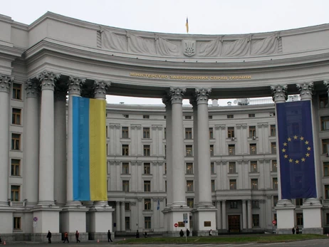 У МЗС відреагували на удар Ізраїлю по Ірану: З тривогою стежимо за розвитком подій