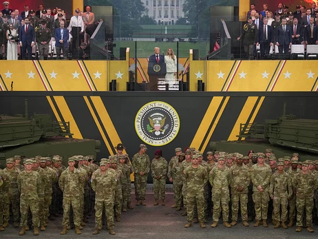 В США пройшов перший за 30 років військовий парад, присвячений армії – у день народження Трампа