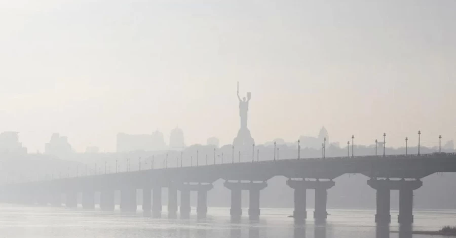 За два дні від російських атак у повітря Києва та області потрапило понад 1900 тонн шкідливих речовин