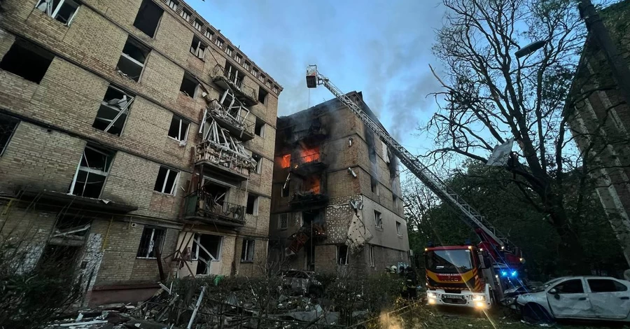 Вночі Росія запустила 440 дронів та 32 ракети, - Володимир Зеленський