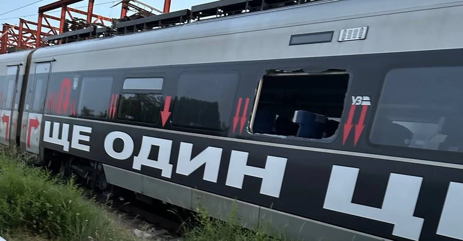 В Киеве россияне повредили поезд 