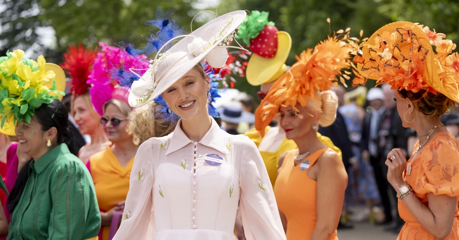 Маки, пір'я та помпони: наймодніші капелюшки на кінних перегонах Royal Ascot 2025