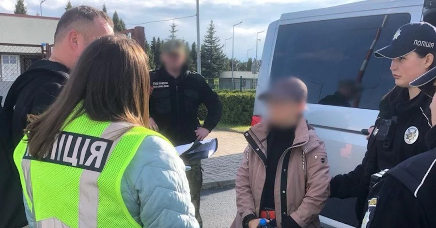 Германия экстрадировала женщину, которая помогла 10 иранцам попасть в Украину