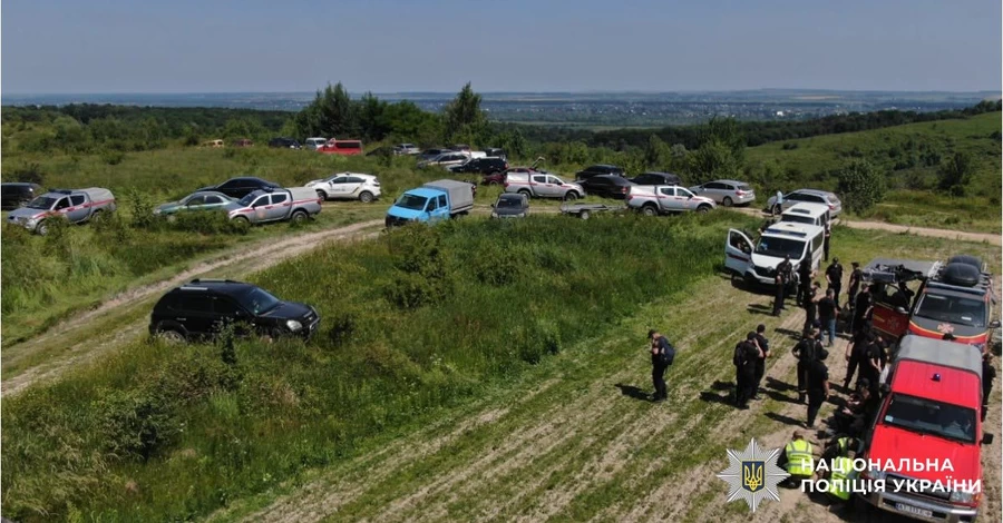 В Івано-Франківській області другу добу шукають 5-річного хлопчика, який зник у лісі