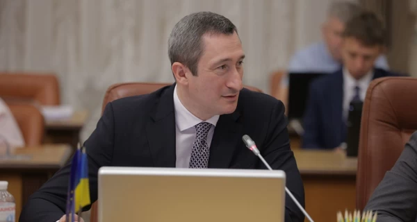 Міністру Чернишову оголосили підозру у зловживанні службовим становищем та отриманні неправомірної вигоди