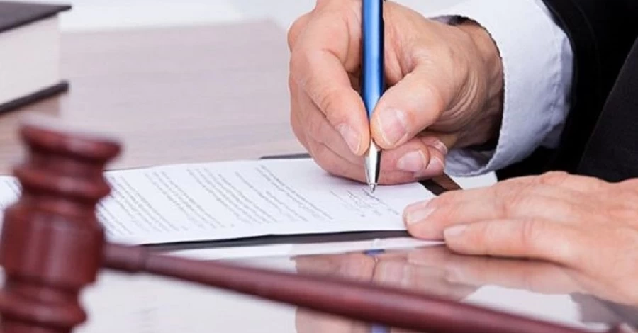 Британська школа, скандальні звільнення і закриті двері суду: що приховує Олег Проскурняк 