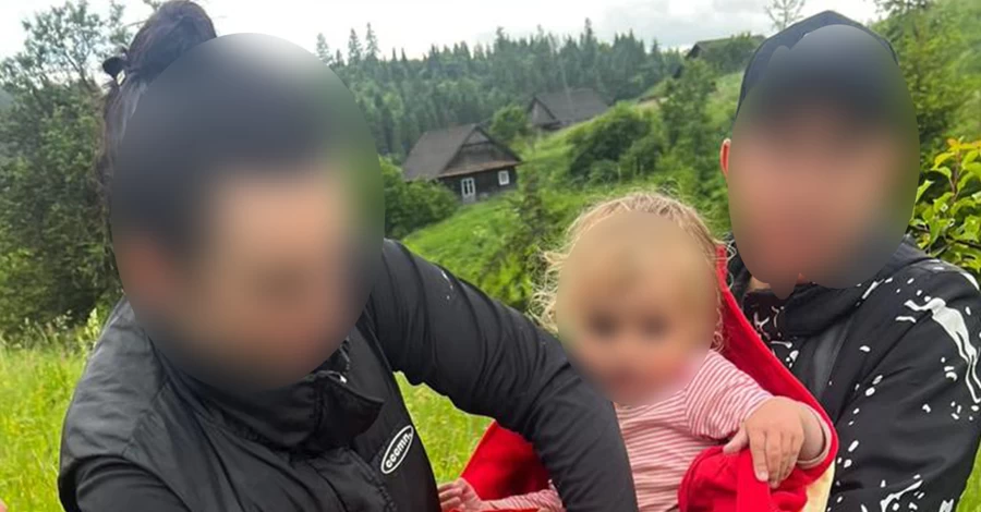 Двухлетнюю девочку, пропавшую во Львовской области, нашли в лесу в трех километрах от дома