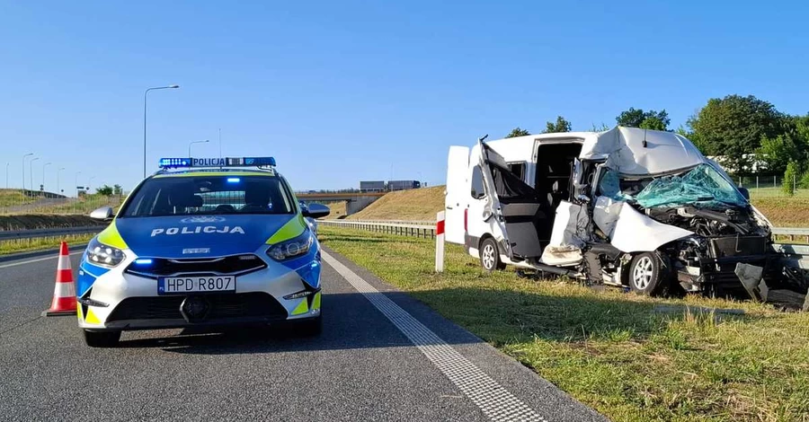У Польщі мікроавтобус з українцями врізався в фуру, поранені четверо пасажирів