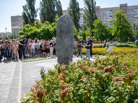 У Києві на Оболоні відкрили пам'ятник бійцям тероборони
