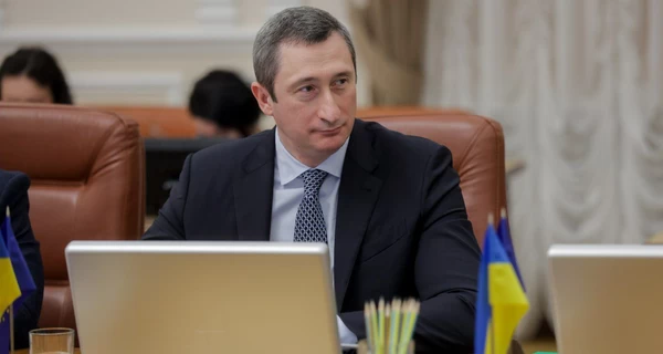 Чернишов просив подовжити йому відрядження за кордоном, коли його оточення вже отримало підозри