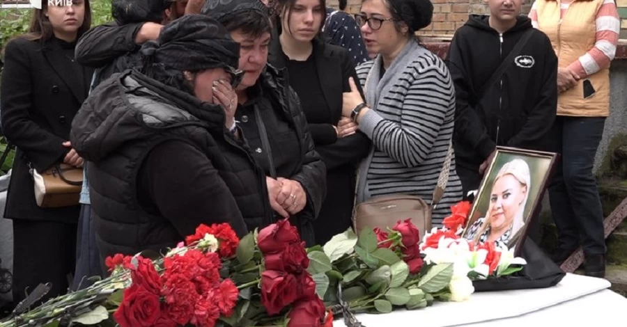 У Києві попрощалися з 11-річною Марійкою та її матір'ю, які загинули під час російської атаки