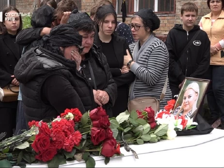 У Києві попрощалися з 11-річною Марійкою та її матір'ю, які загинули під час російської атаки