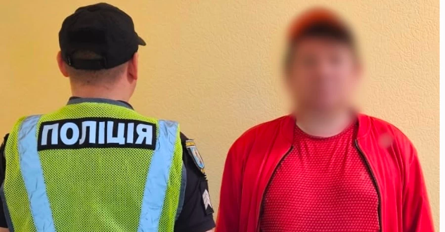 В Киеве 49-летний мужчина катался между вагонами метро ради экстрима - его задержали