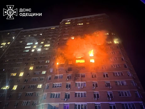 Росіяни вночі влучили дроном у житловий будинок в Одесі, загинула подружня пара