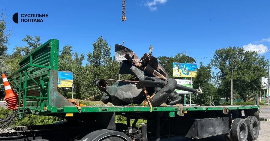 В Кременчуге демонтировали памятник советским матросам