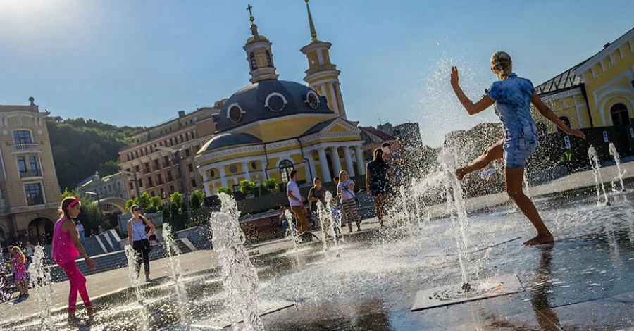 Погода в Україні у липні: перший тиждень спекотний, мало опадів, зате можливі грози