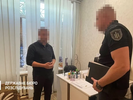 У Дніпрі співробітник ТЦК списав з обліку 17 чоловіків, у тому числі свого брата 